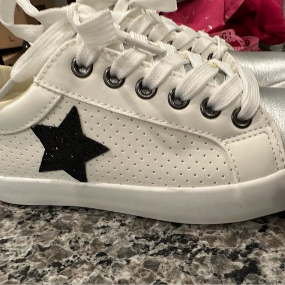 fabkids Other - EUC FabKids White Sneakers with sequin Black Star